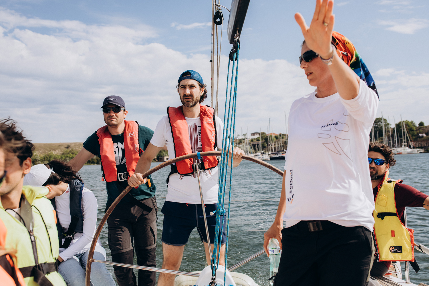 Corina Cobianu Drugan merge „la birou” pe iaht. Cum a ajuns skipper, instructor și campioană națională: „Realizezi cât de puțin îți trebuie ca să fii fericit”