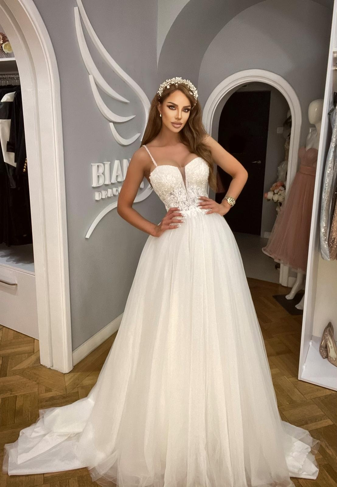 Cât costă o rochie de mireasă creată de Bianca Drăgușanu: „Româncele s-au măritat într-o veselie”. Anunțul făcut despre afacerea ei