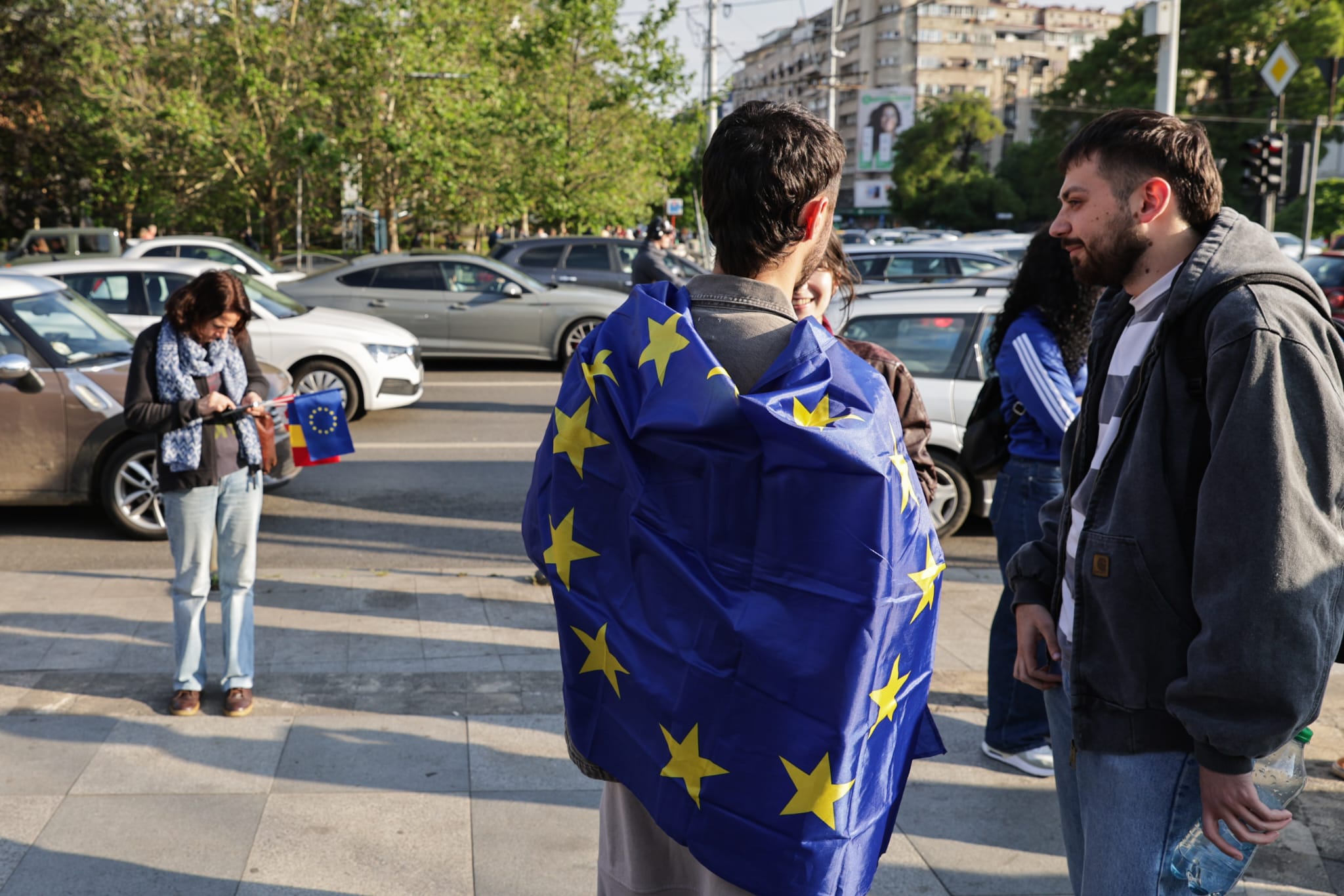 Miting pro Europa în București de Ziua Europei pentru susținerea apartenenţei la UE. Lumea a cântat „Imnul golanilor” și „Insieme”. Câți oameni au fost