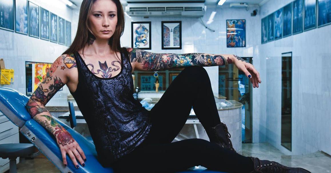 Akemi, ființa sexy care îți tatuează corpul și îți mângâie sufletul / GALERIE FOTO