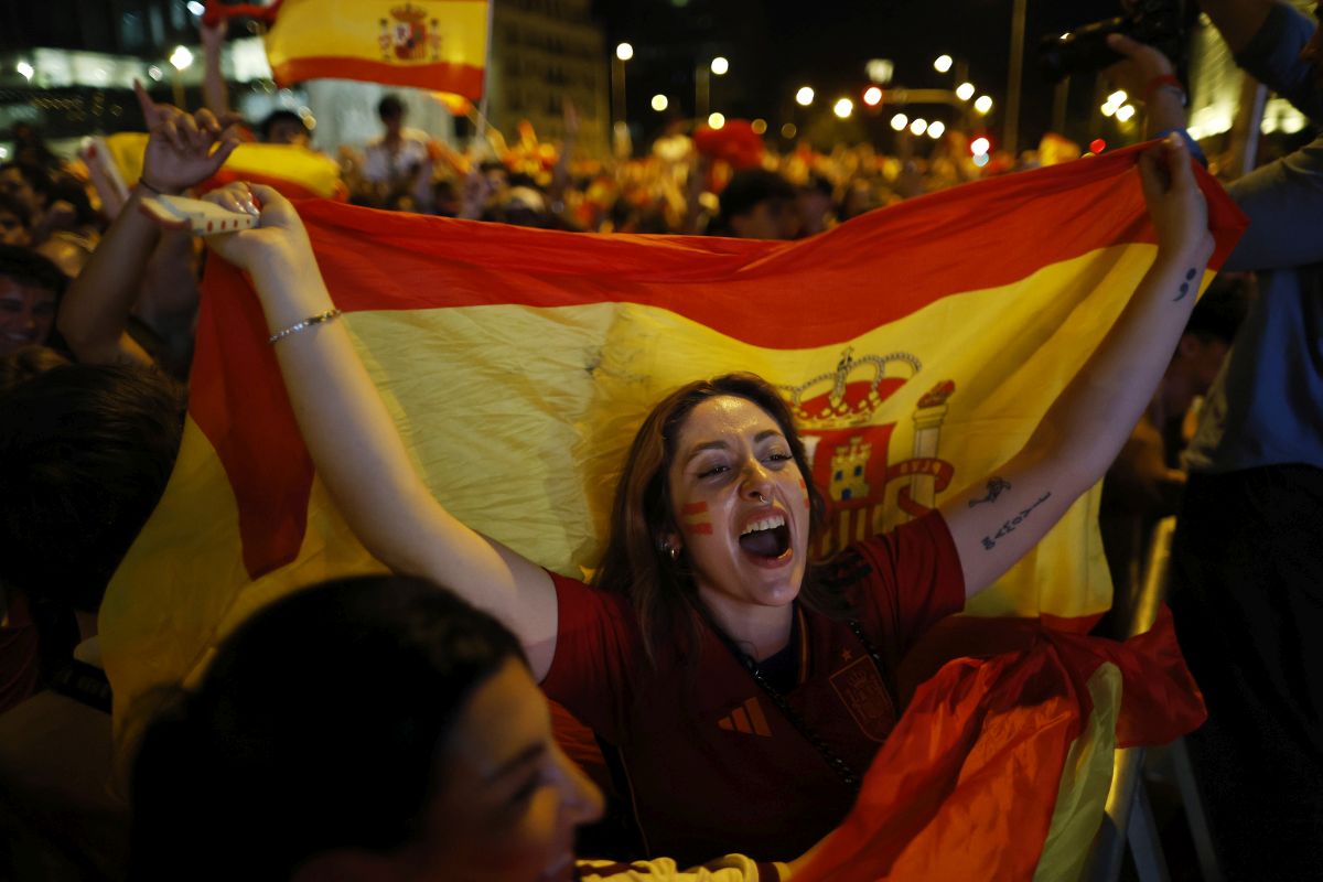 Sărbătoare în Spania. Zeci de mii de fani au ieșit pe străzile din Madrid după victoria cu Argentina din finala Cupei Mondiale 2026