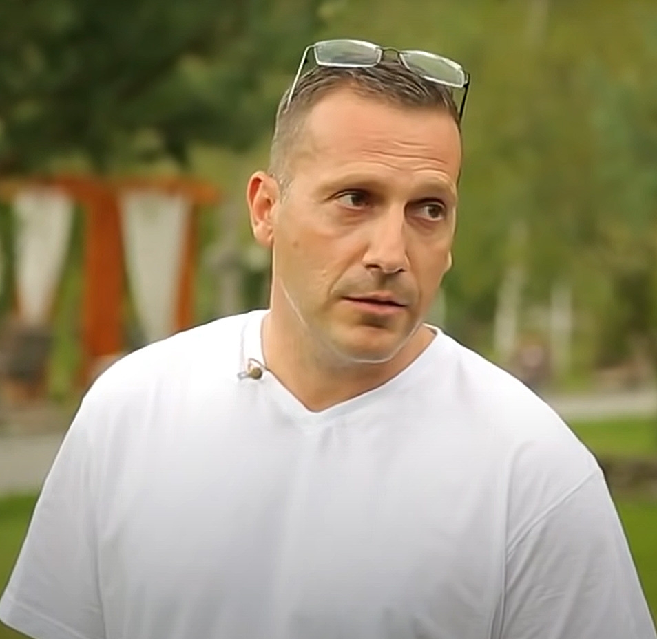 Proprietarul miliardar al fabricii de bere Csíki Sör este îndrăgostit de o fostă Miss Ungaria, cu 17 ani mai tânără decât el. Reacția de toți banii a companiei din Harghita
