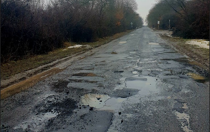 Kiharcolta a Blikk: befoltozzák a legkátyúsabb utakat