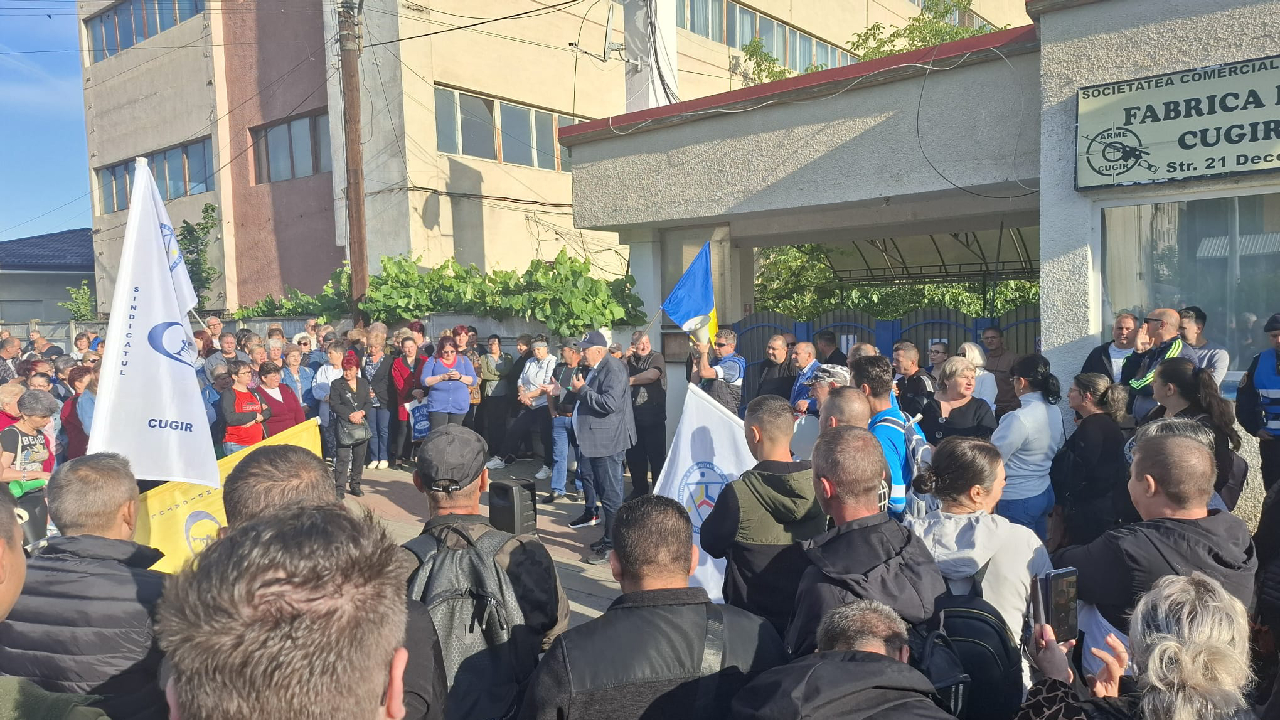 Proteste din cauza legii salarizării: sindicaliștii SANITAS, angajații de la Fabrica de Arme Cugir, ANAF și magistrații se revoltă