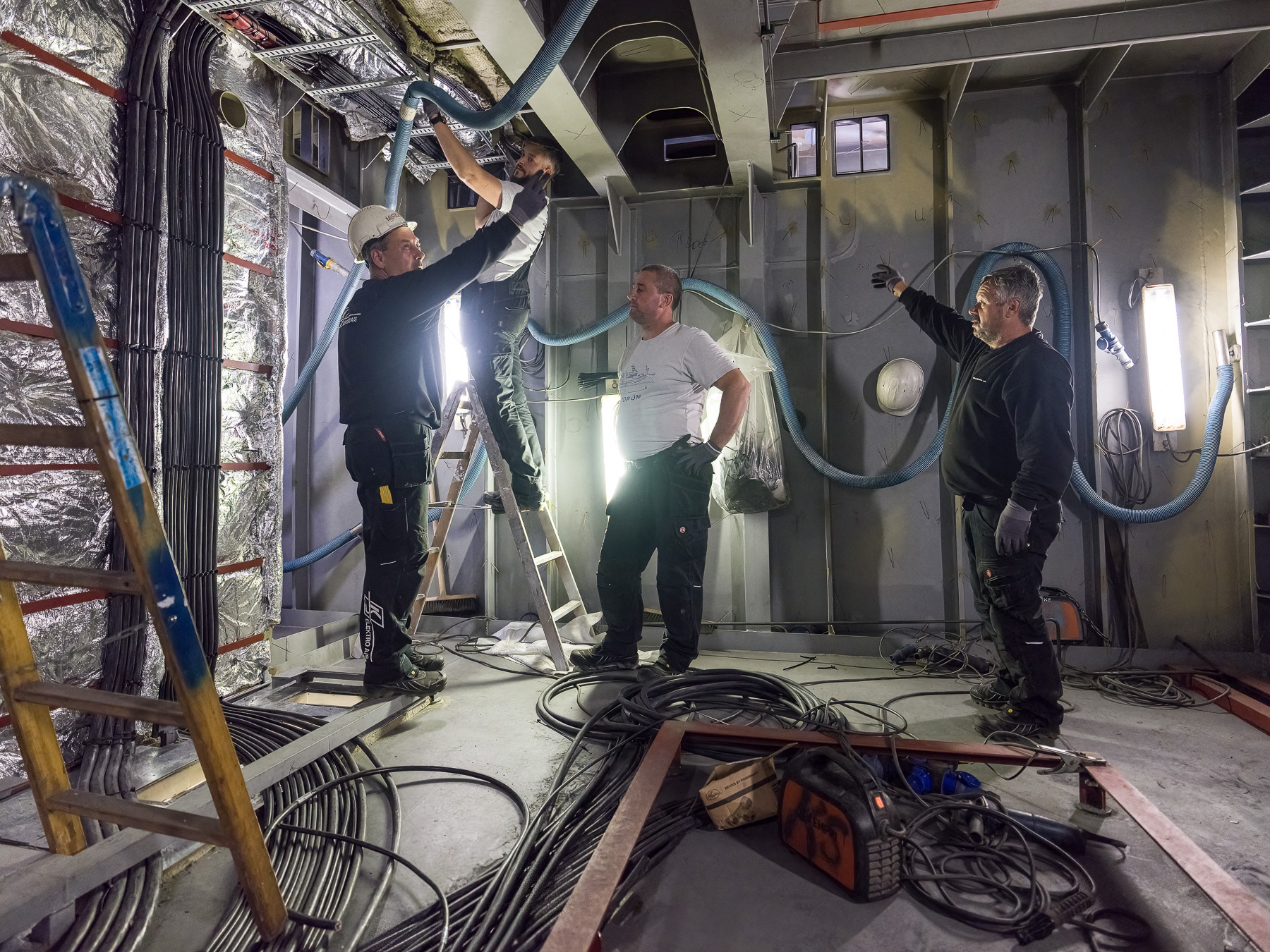 REPORTAJ. 1 Decembrie cu diaspora românească din Danemarca. 80 de electricieni români lucrează într-un șantier naval din Skagen: „Oamenii de sus nu sunt pregătiți, sunt zero. Din cauza sistemului, nu avem nimic în țară”
