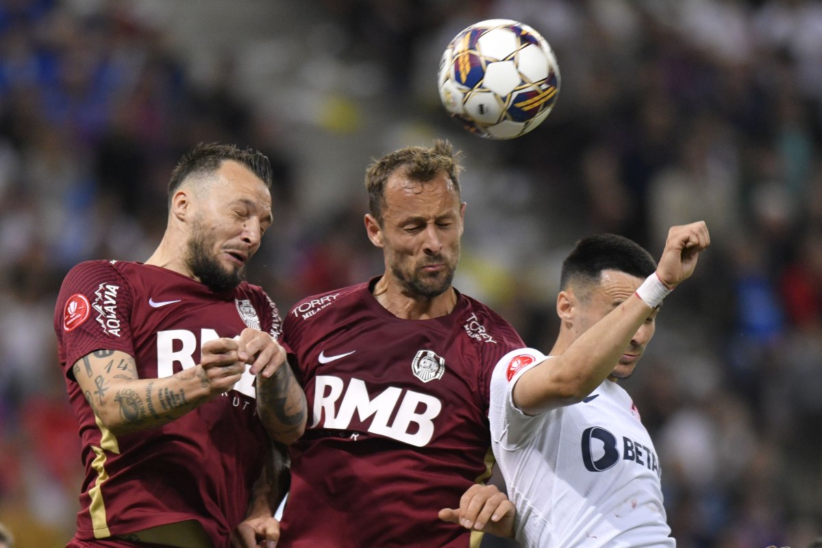 FCSB a primit trofeul de campioană a României în fața a peste 54.000 de spectatori, după ce a pierdut cu CFR Cluj