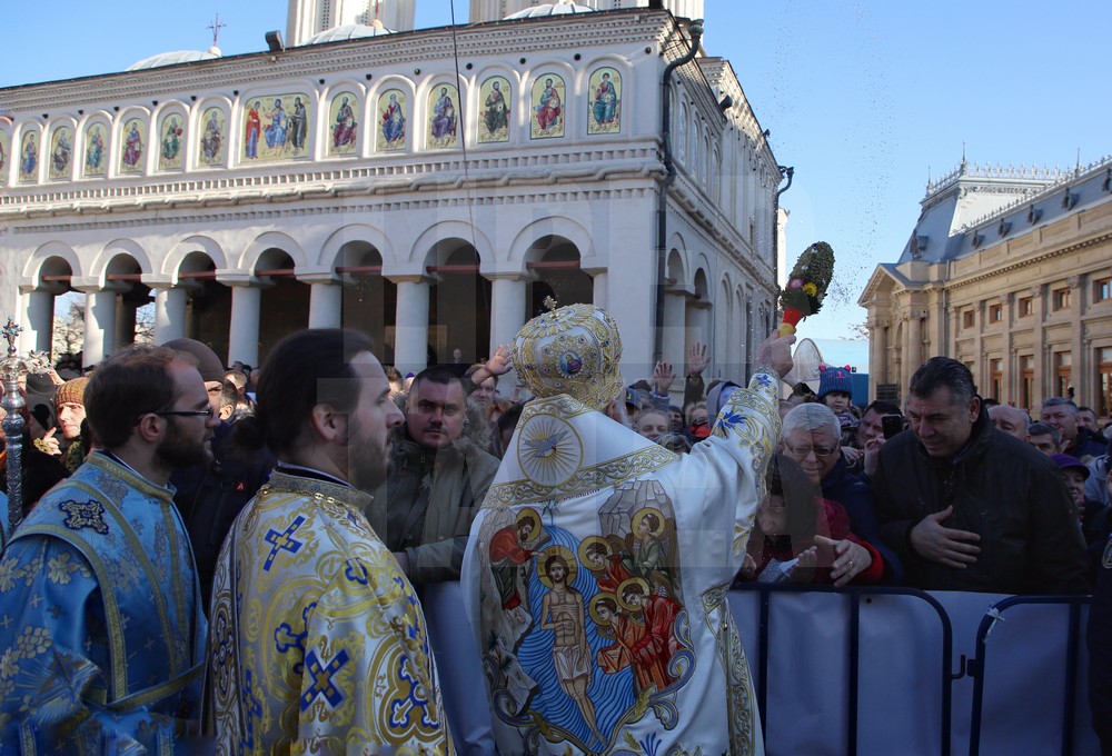 UPDATE. Patriarhul Daniel a oficiat, sâmbătă, slujba Agheasmei Mari la Catedrala Patriarhală / GALERIE FOTO