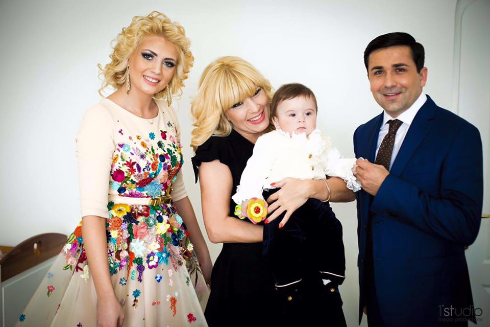 Elena Udrea, într-o postură inedită. Ce imagini a publicat pe Facebook / FOTO