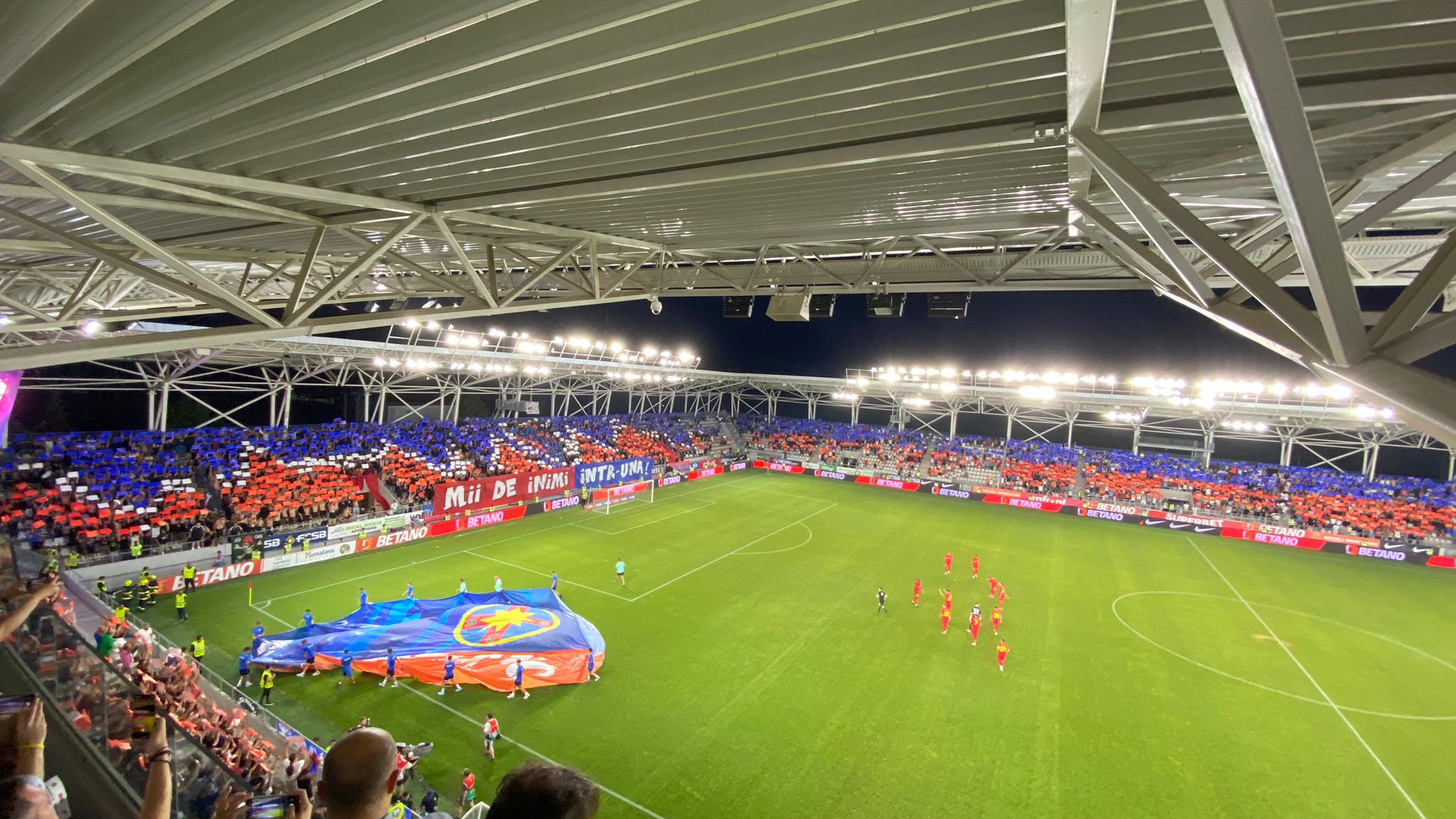 FCSB a învins Dinamo, în Derby de România. Au înscris vedetele Coman și Olaru, portughezul Gregorio a redus din handicap