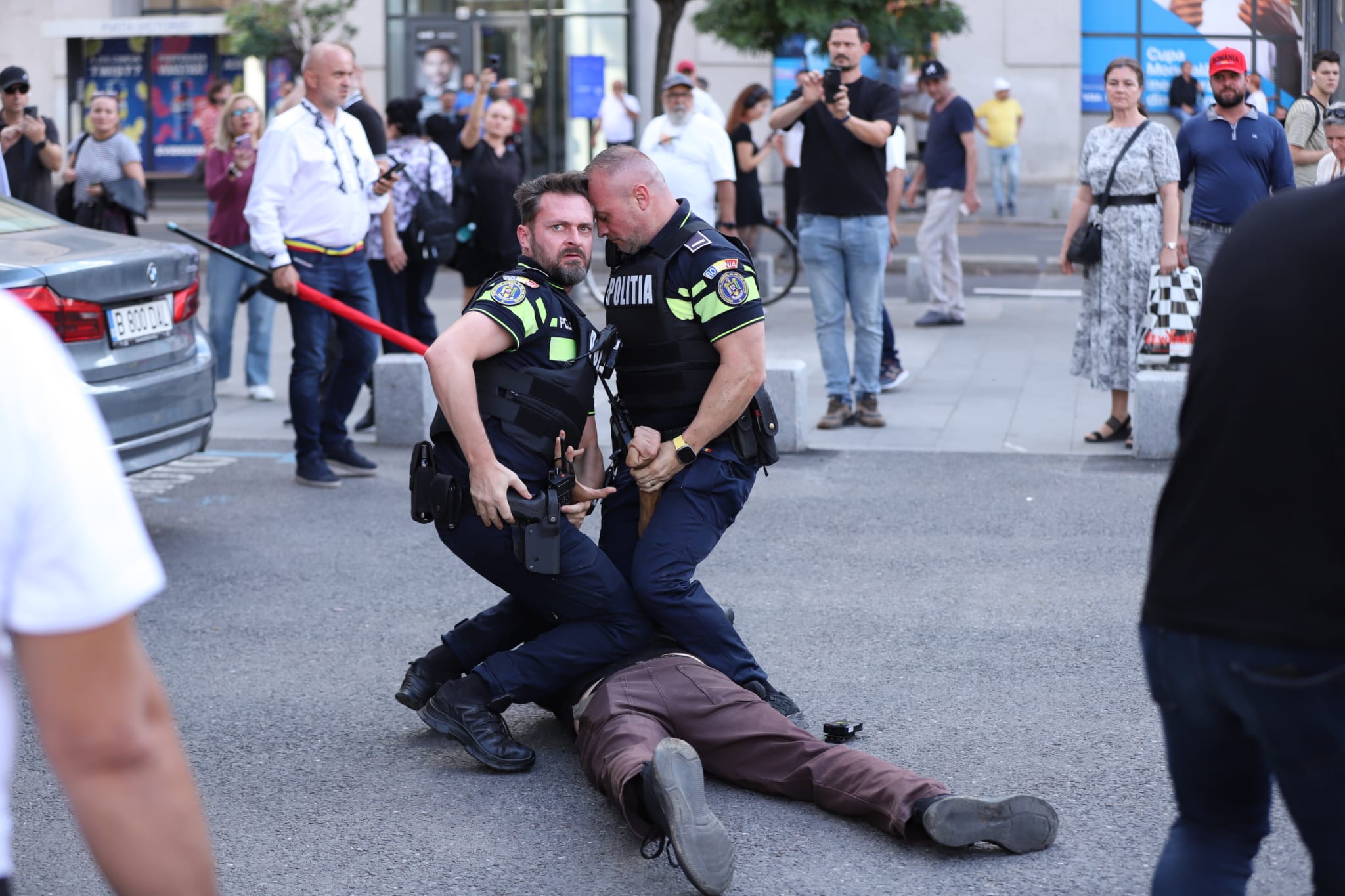 Mai multe persoane au fost reținute după violențele de la protestul fermierilor din Piața Victoriei si sunt audiate la această oră