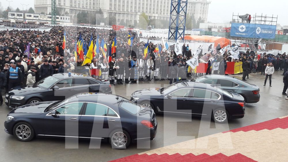Imagini inedite surprinse de fotoreporterii Libertatea la slujba de sfințire a Catedralei Mântuirii Neamului