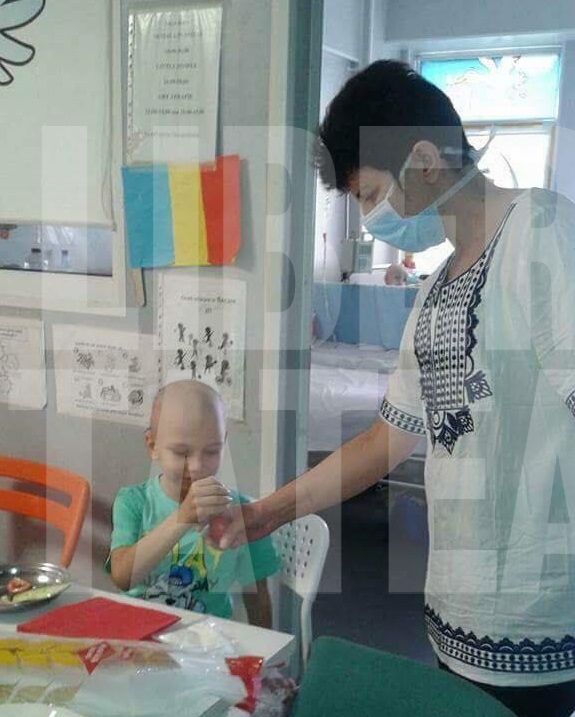 REPORTAJ/ Drama unei familii din Buzău: O mamă și mezinul ei, diagnosticați cu cancer. "Lumea pentru mine s-a oprit în loc" (GALERIE FOTO)