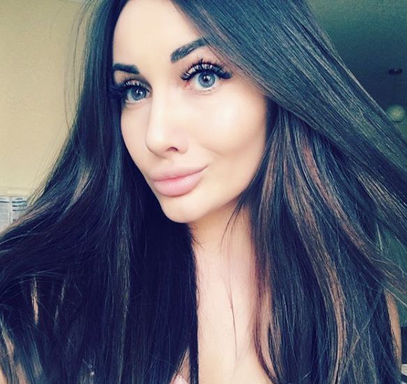 FOTO | Un fotomodel de pe Instagram i-a oferit o partidă de sex unui polițist rutier care a prins-o conducând fără carnet