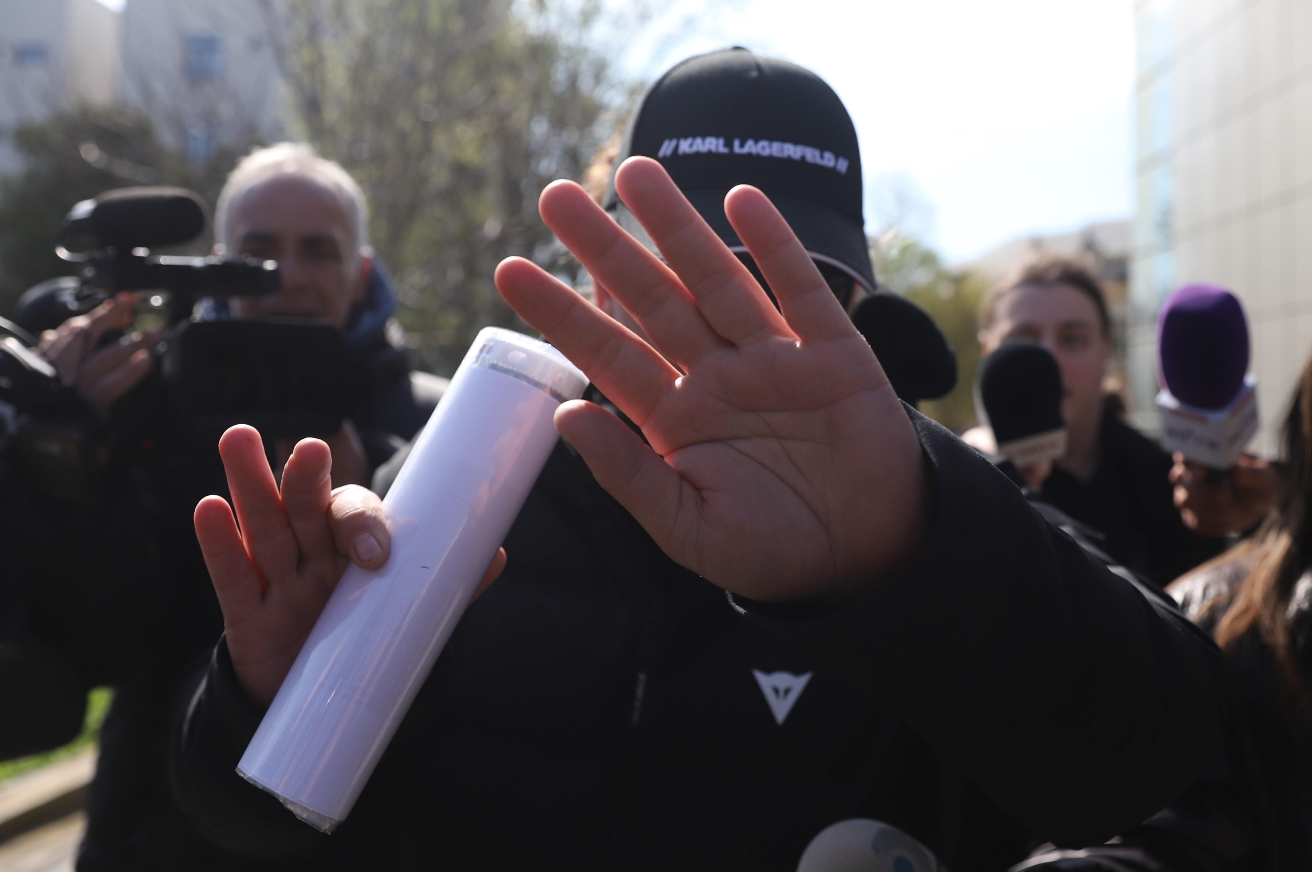 Părinţii lui Vlad Pascu, faţă în faţă cu părinţii lui Sebi Olariu, pentru prima oară. Ce s-a întâmplat în sala de judecată de la Curtea de Apel Constanţa