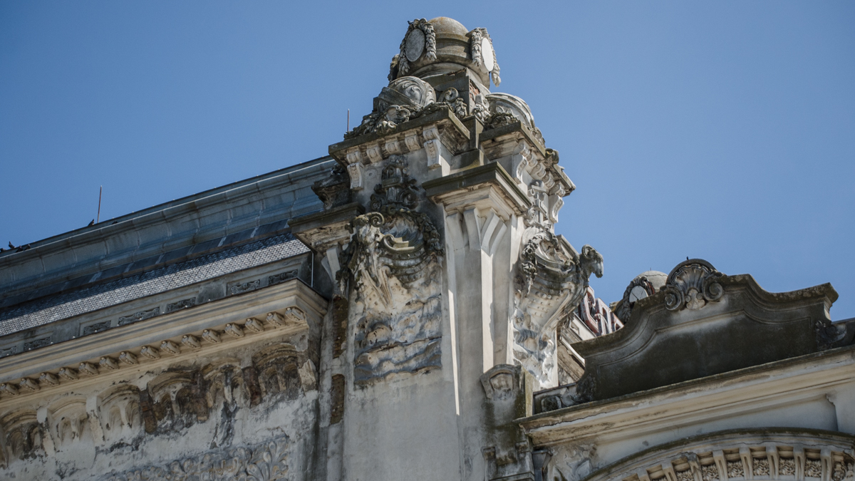 REPORTAJ: Acces liber la parterul Cazinoului, de ziua Constanței. Mirosul de mucegai și umezeala i-a făcut pe mulți să își încheie rapid vizita