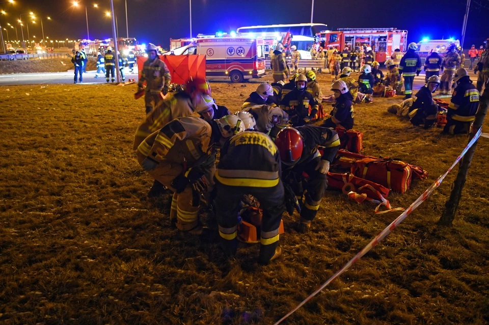 Șase morți, 41 de răniți, o victimă cu identitate necunoscută. Imagini de groază cu autocarul care s-a răsturnat într-un șanț, în Polonia