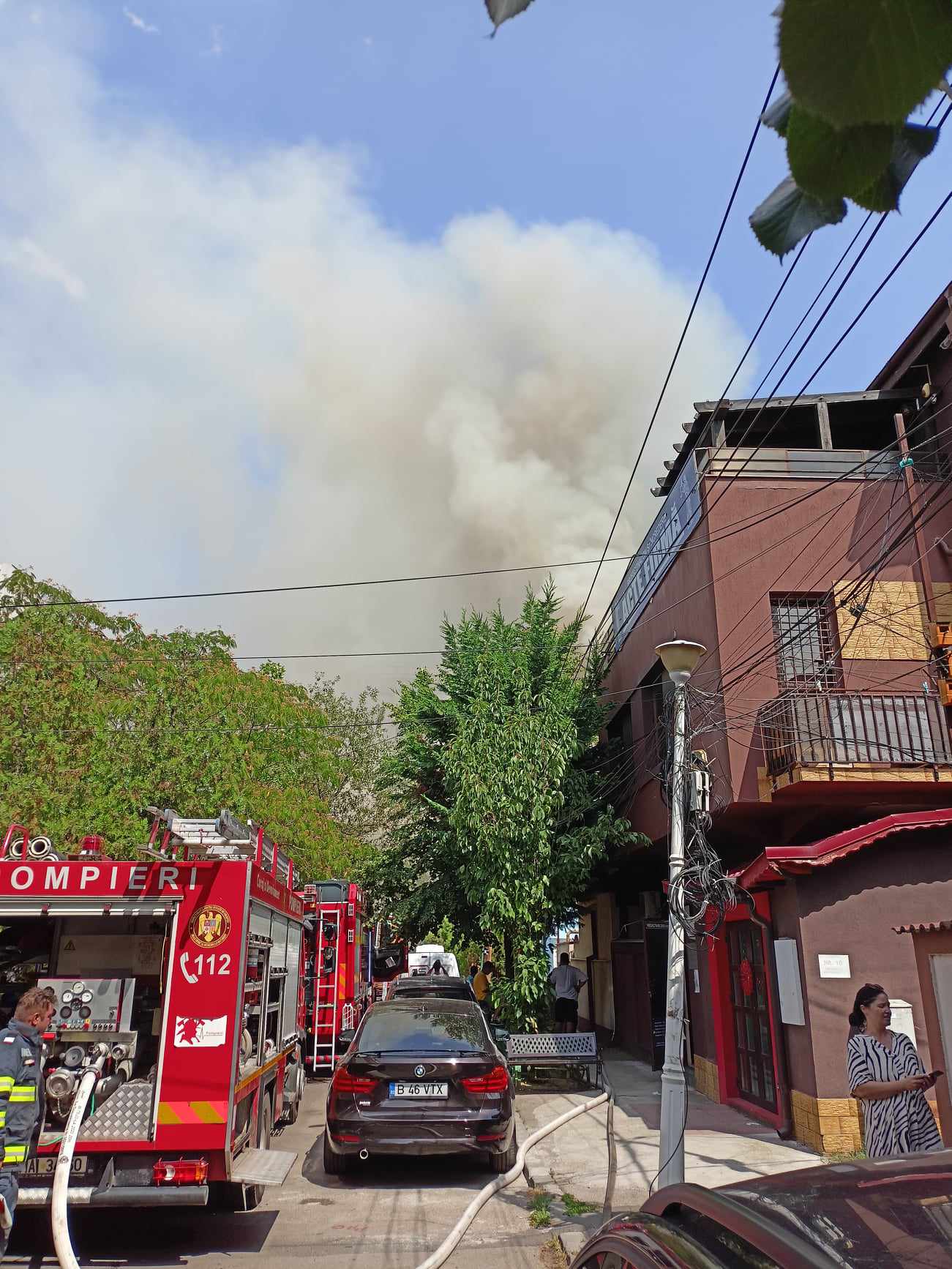 Incendiu în București. Trei case din zona Piața Muncii au fost cuprinse de flăcări