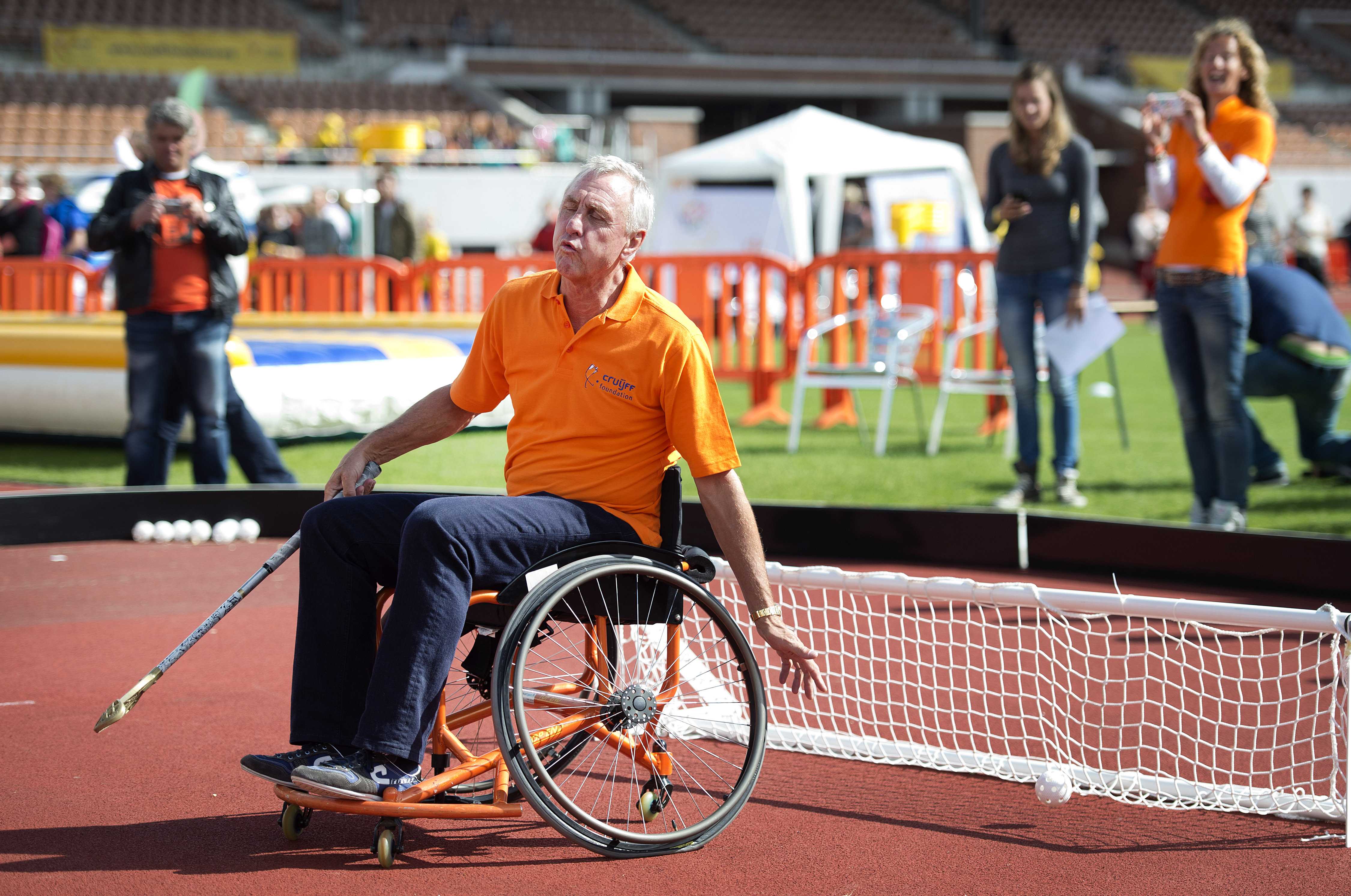 Cruyff, diagnosticat cu cancer! Țigările fumate în tinerețe i-au distrus plămânii! ^Mutu, Moți sau Pițurcă au tras în piept ca turcii / GALERIE FOTO