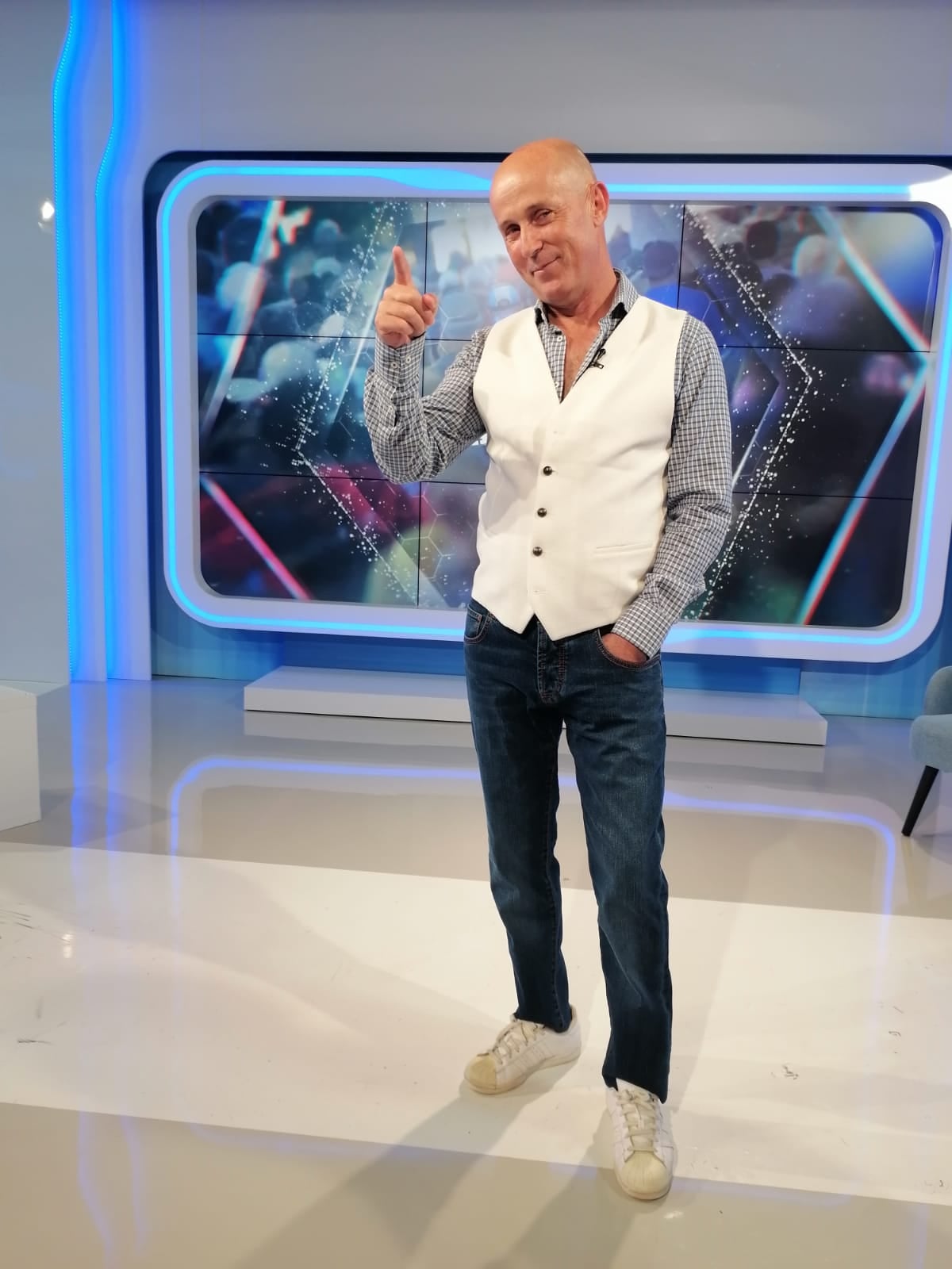 Ipostază rară cu Mugur Mihăescu în satul natal. Ce a descoperit la Sadova: „Vă arăt copilăria mea, unde a fost casa lui Leana”