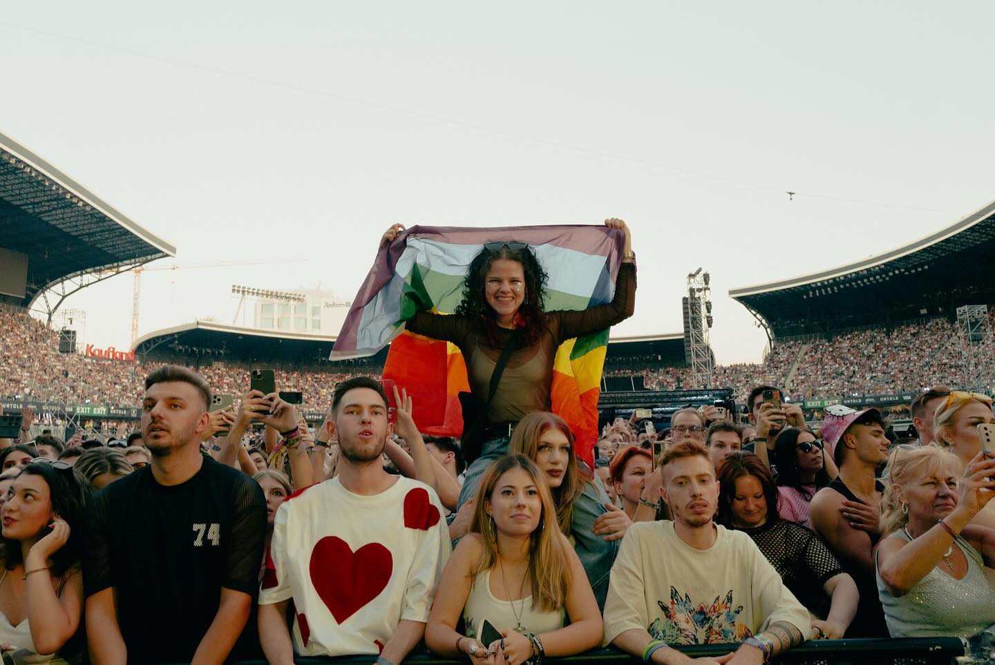 Ce a spus Sam Smith despre România, după ce a cântat la UNTOLD 2024. Artistul a fost criticat pentru aparițiile lui pe scenă