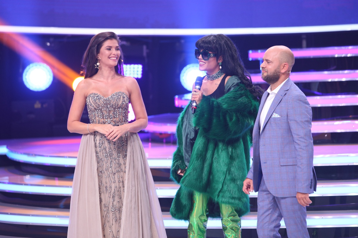 Barbara, de la Mandinga, a rămas fără voce. S-a întâmplat înainte de prima ei transformare, la “Te cunosc de undeva” | FOTO