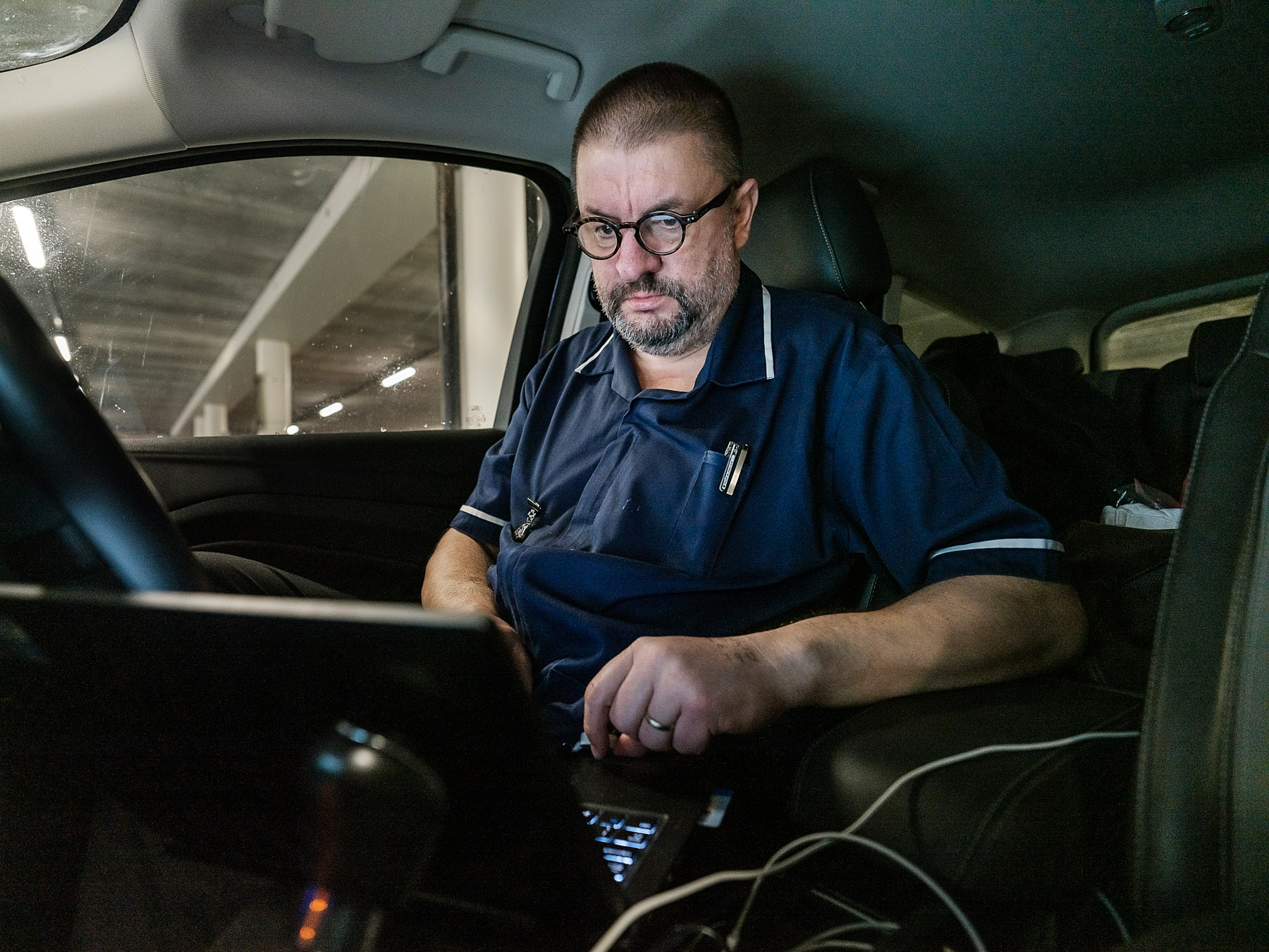 Istoria unei familii de români care lucrează în sistemul medical britanic: „Expresia aia «De ce-ai plecat?» «De foame!» e adevărată. Am plecat de foame”
