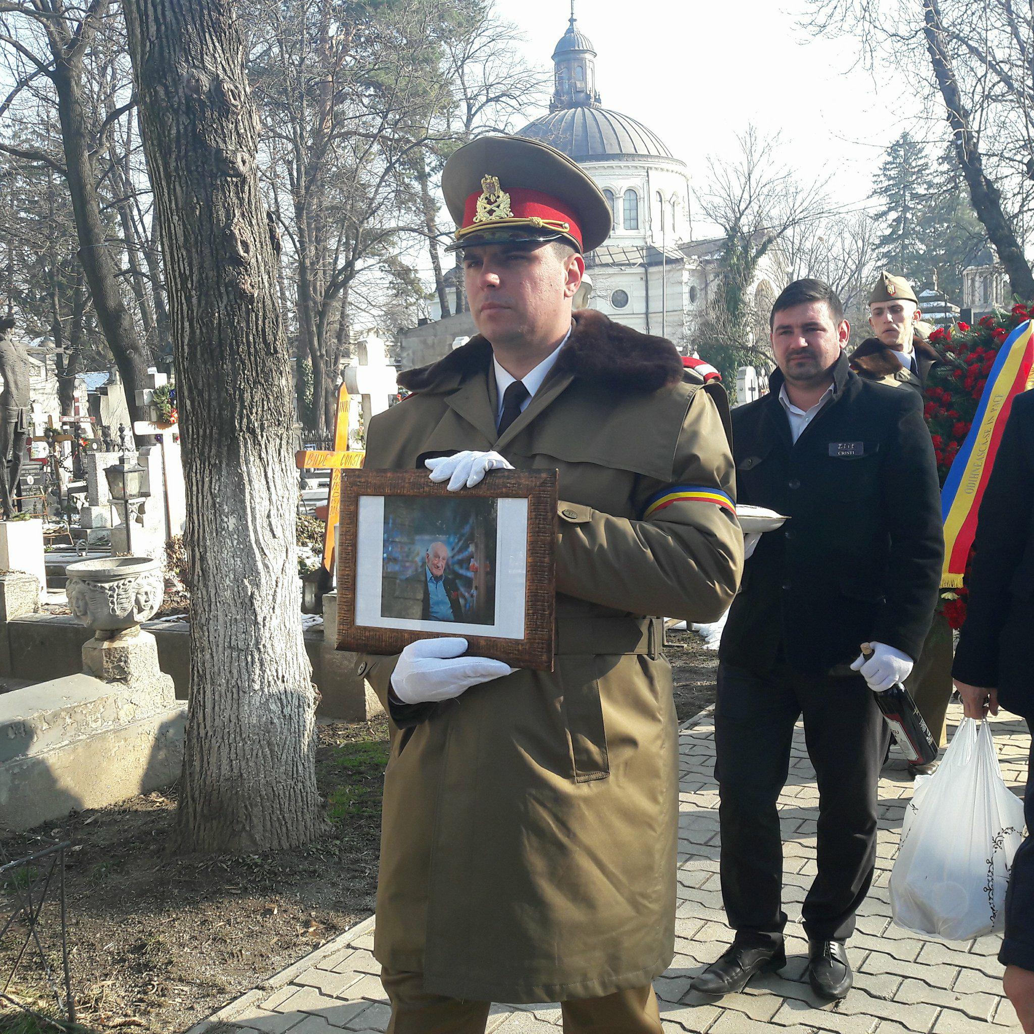 Neagu Djuvara, condus pe ultimul drum. Reputatul istoric a fost înmormântat cu onoruri militare / FOTO