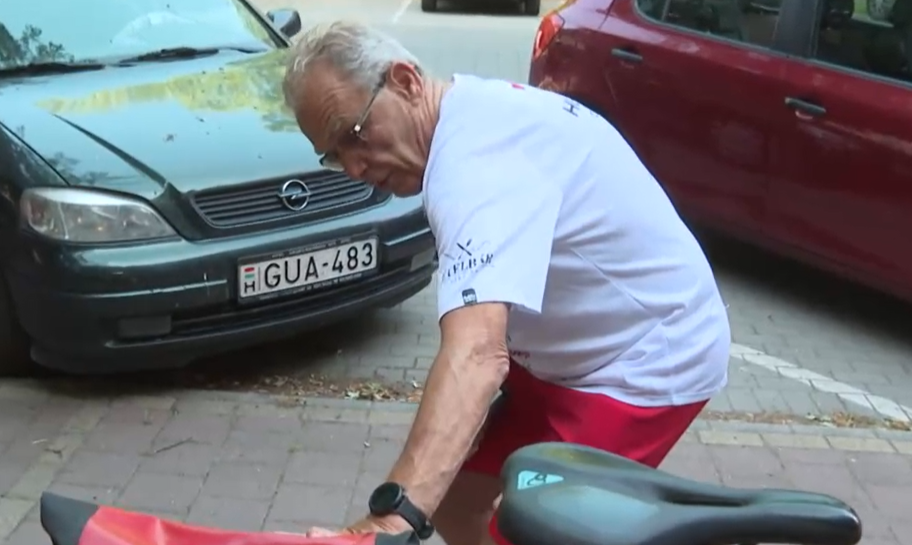 Majd' kétezer kilométert tekert le a 80 éves Laci bácsi, hogy ott legyen az olimpián – videó