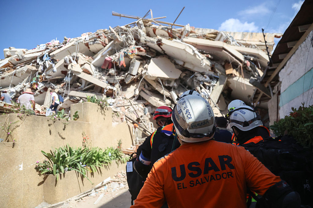 Tânăr scos în viață de sub dărâmături în Venezuela după 106 ore de la cutremurele devastatoare