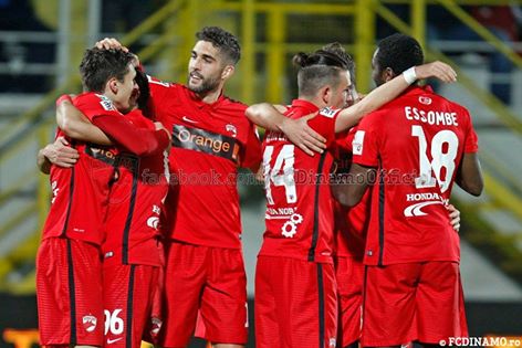 Liga I, etapa a 26-a. Astra - Dinamo 1-1. ^Dorin Rotariu a deschis scorul, Daniel Florea a egalat norocos. Steliano Filip, eliminat. Arbitrul a întrerupt meciul două minute / VIDEO