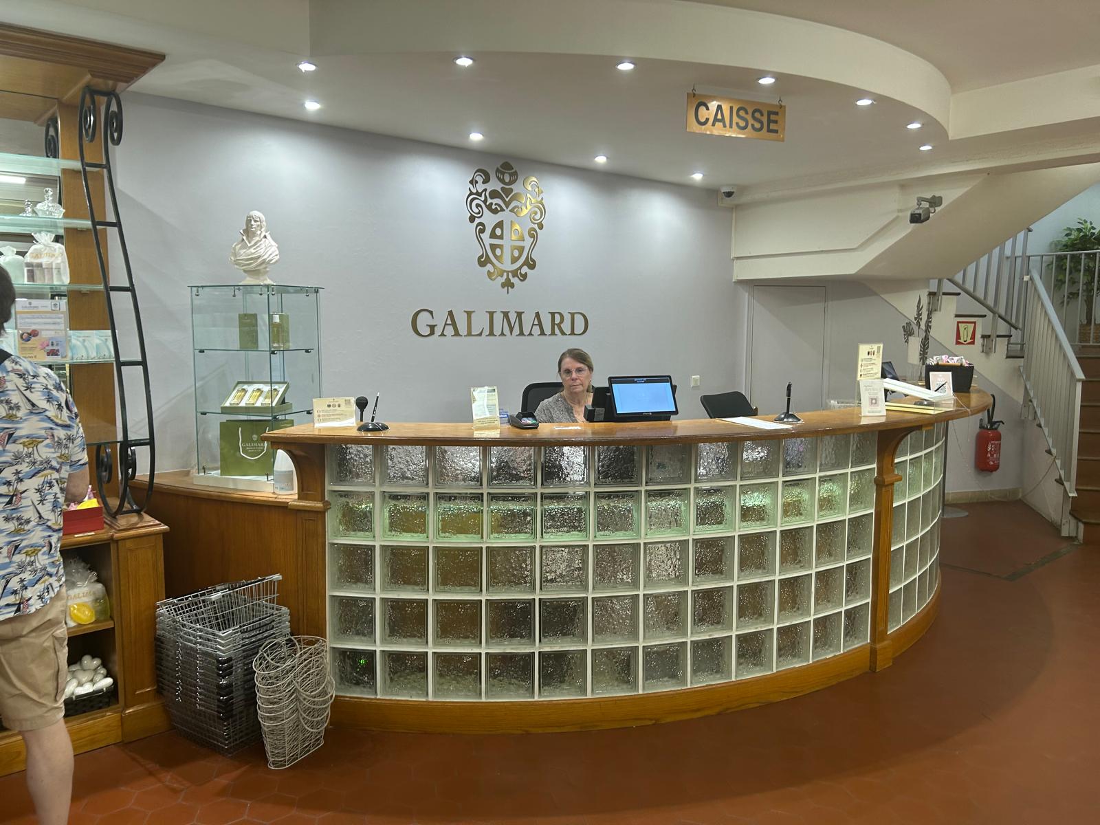Românca Anesia Dican, între cei 200 de parfumieri ai lumii. Lucrează la Galimard, cea mai veche casă din Grasse, capitala mondială a miresmelor: „Are 1.000 de mirosuri. Nu alcool, nu tutun, nu condimente! Din 200, 40 sunt în Franța, 38 aici”. Ce parfumuri recomandă