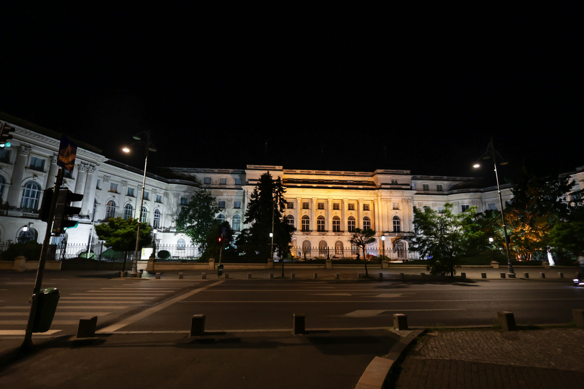 Am verificat cum economisesc energie instituțiile publice. Doar trei au stins luminile pe timpul nopții