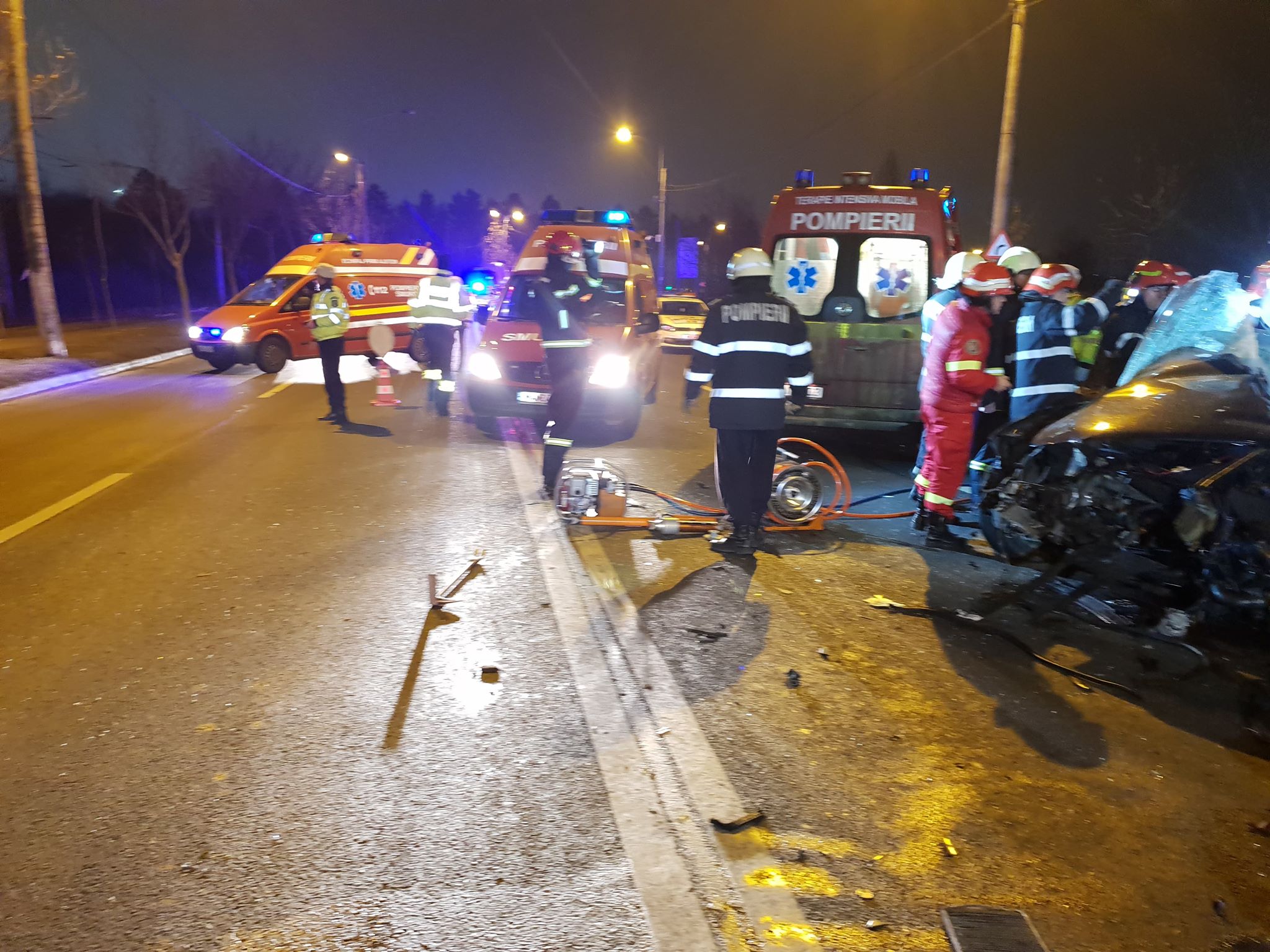 Accident teribil în București, pe Șoseaua Petricani. Două persoane au murit după ce o mașină s-a lovit de un autobuz