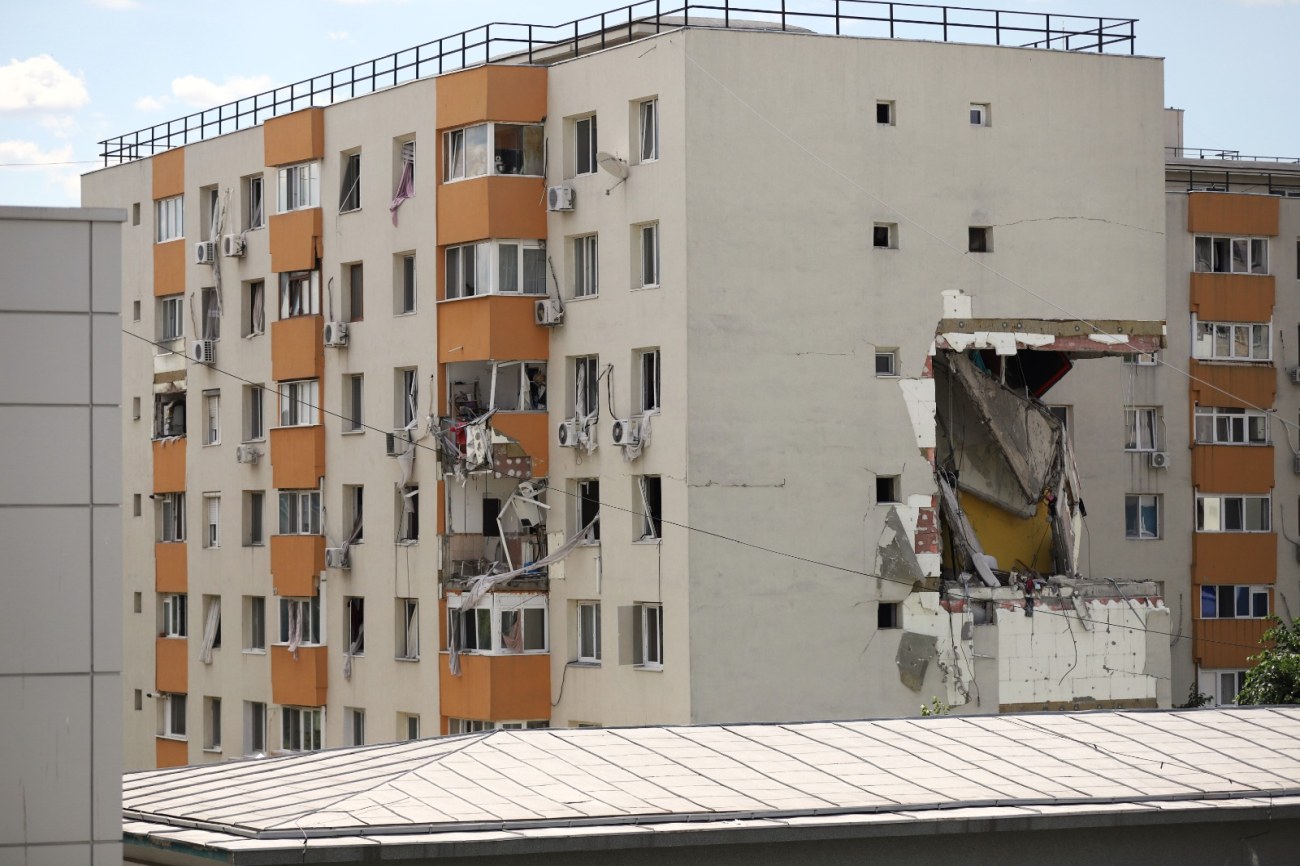 Locatarii blocului care a explodat în Rahova acum 9 luni și-au pierdut speranța: „Ne duc până la alegeri, atunci poate se mișcă lucrurile”