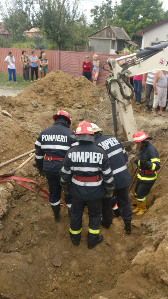Muncitor mort pe șantier în județul Tulcea. Un mal de pământ s-a prăbușit peste el