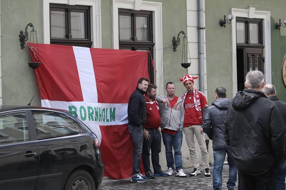 Suporterii danezilor s-au plimbat prin lapoviță și ninsoare prin centrul Clujului! Balint și Stelea s-au intersectat cu ei | FOTO & VIDEO