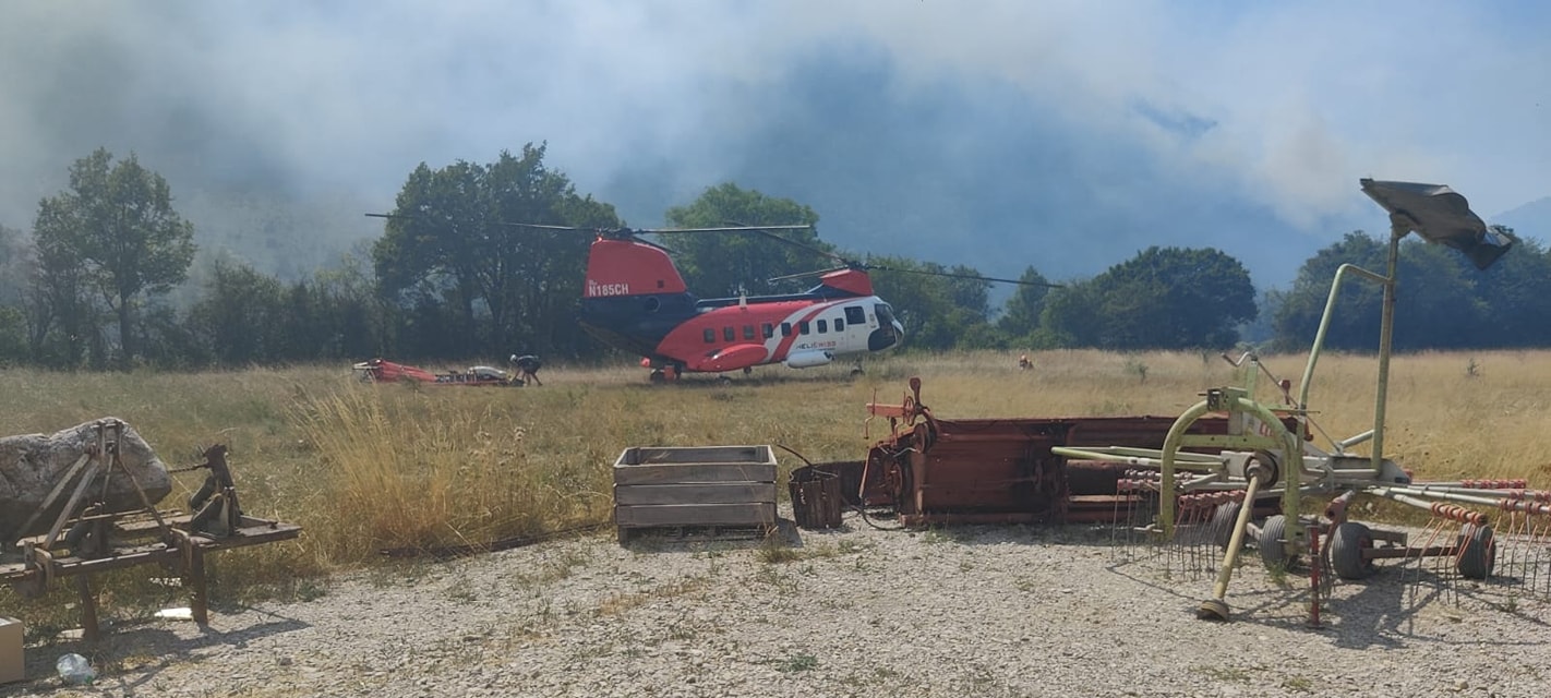 Pompierii români intervin în insula Corsica pentru stingerea unui incendiu forestier