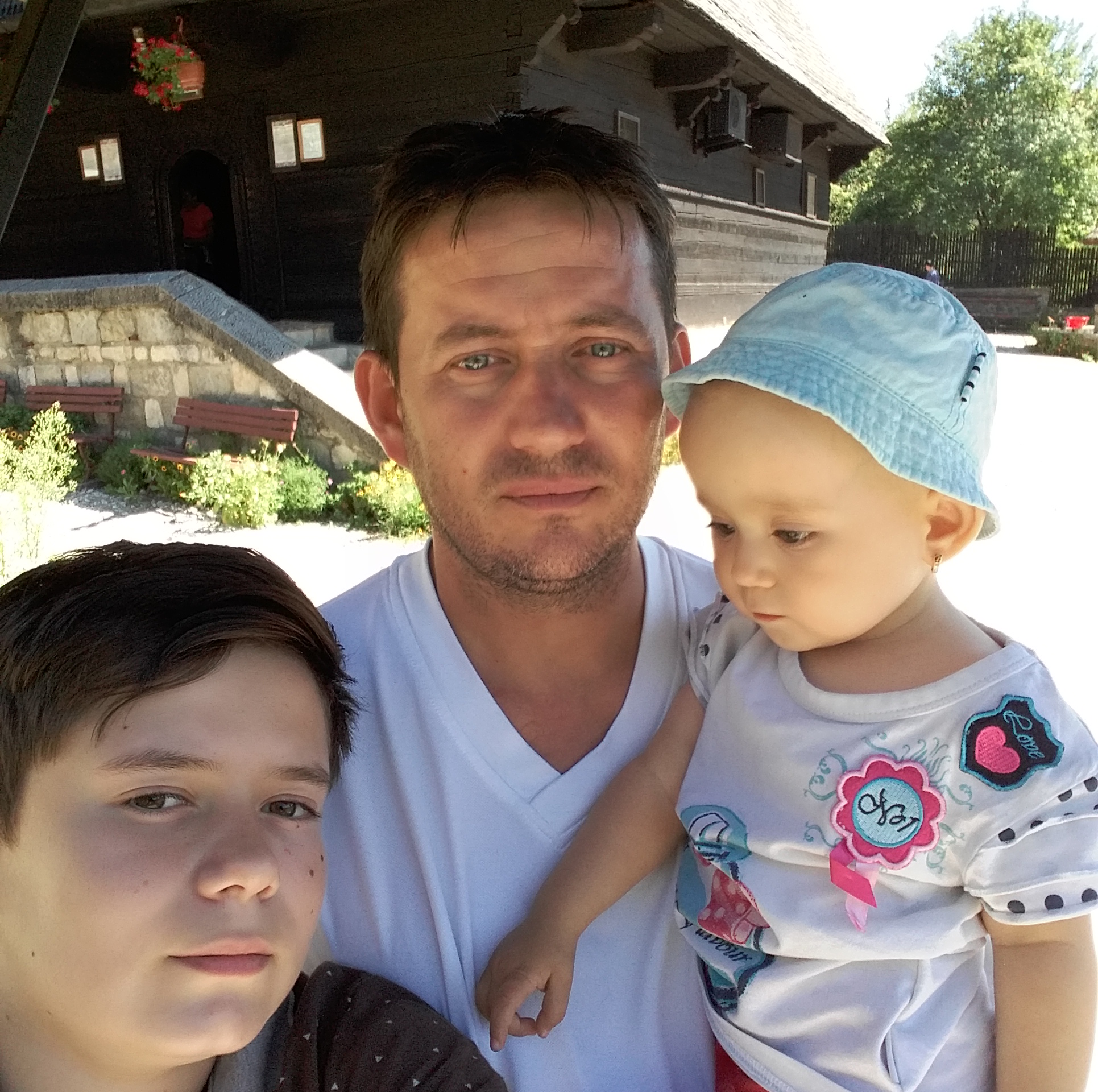 REPORTAJ/ Drama unei familii. Moș Crăciun, rugat să vindece de leucemie o fetiță de doi ani și patru luni (FOTO)