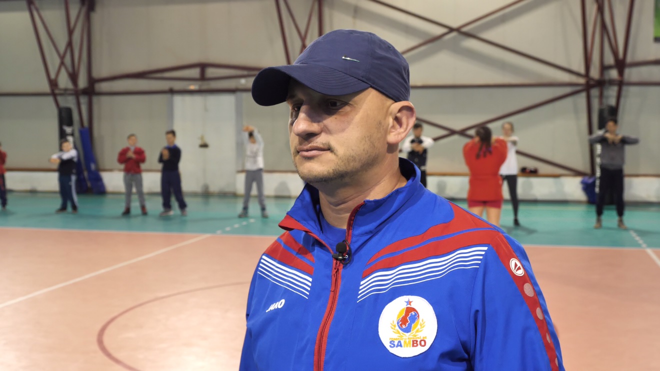 VIDEO/Dumitru Mușat, polițistul de la forțele speciale care face campioni din copiii săraci