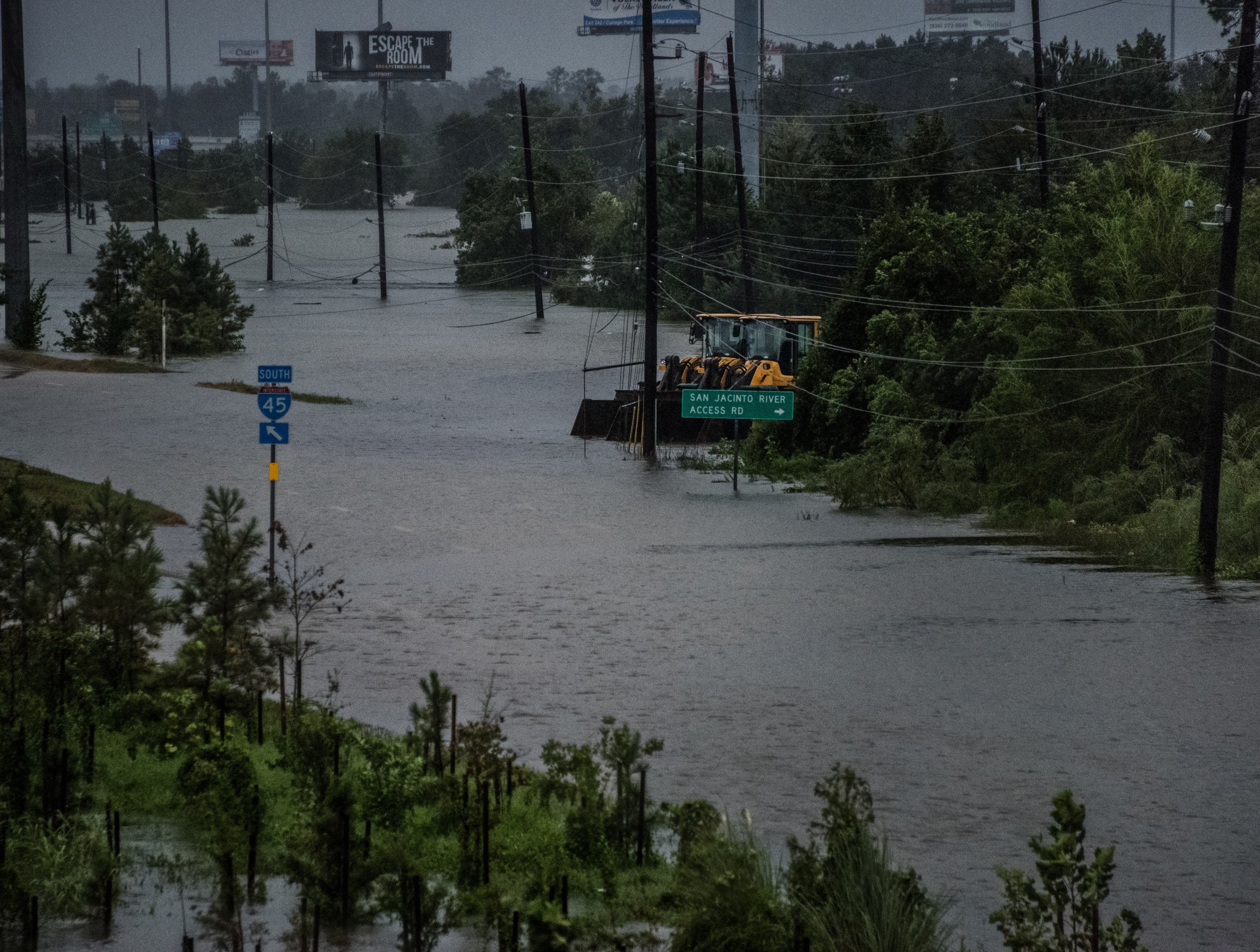 FOTO | Uraganul Harvey crește din nou în intensitate și ar putea lovi a doua oară Houston. Nouă persoane și-au pierdut viața