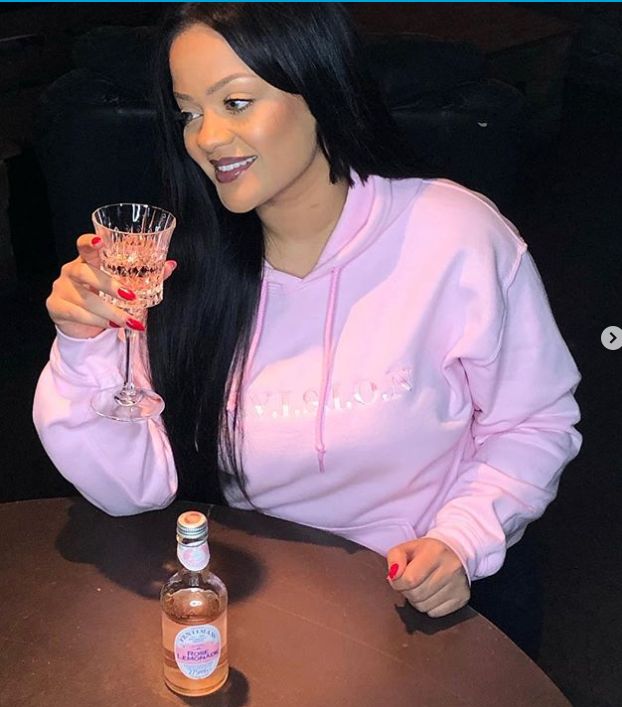 Rihanna are o sosie! Cum arată tânăra de 23 de ani care seamănă perfect cu vedeta | FOTO & VIDEO