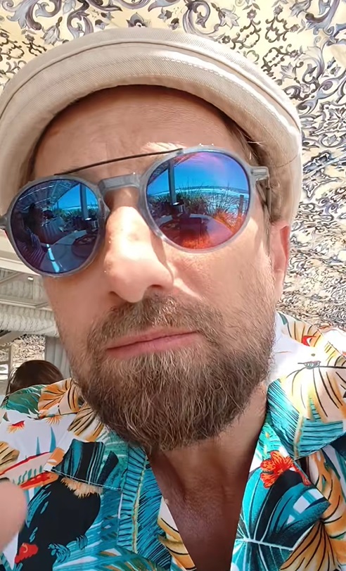 Dani Oțil nu a fost lăsat să intre într-un restaurant din Marbella din cauza ținutei. Cum era îmbrăcat: „Nu m-am mai simțit așa de când aveam 14 ani”