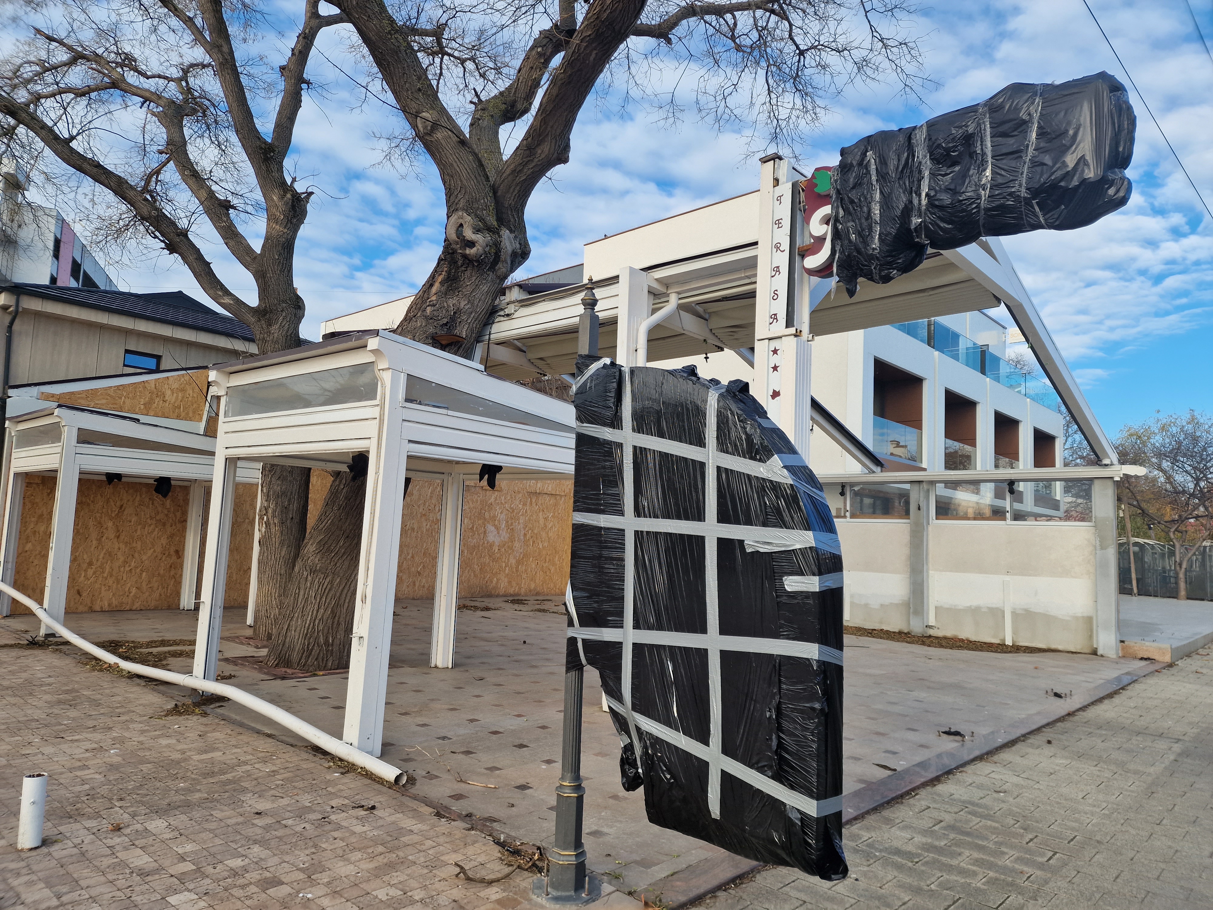 FOTOREPORTAJ Cum arată stațiunea Mamaia iarna: marea liniștii și plaja pescărușilor
