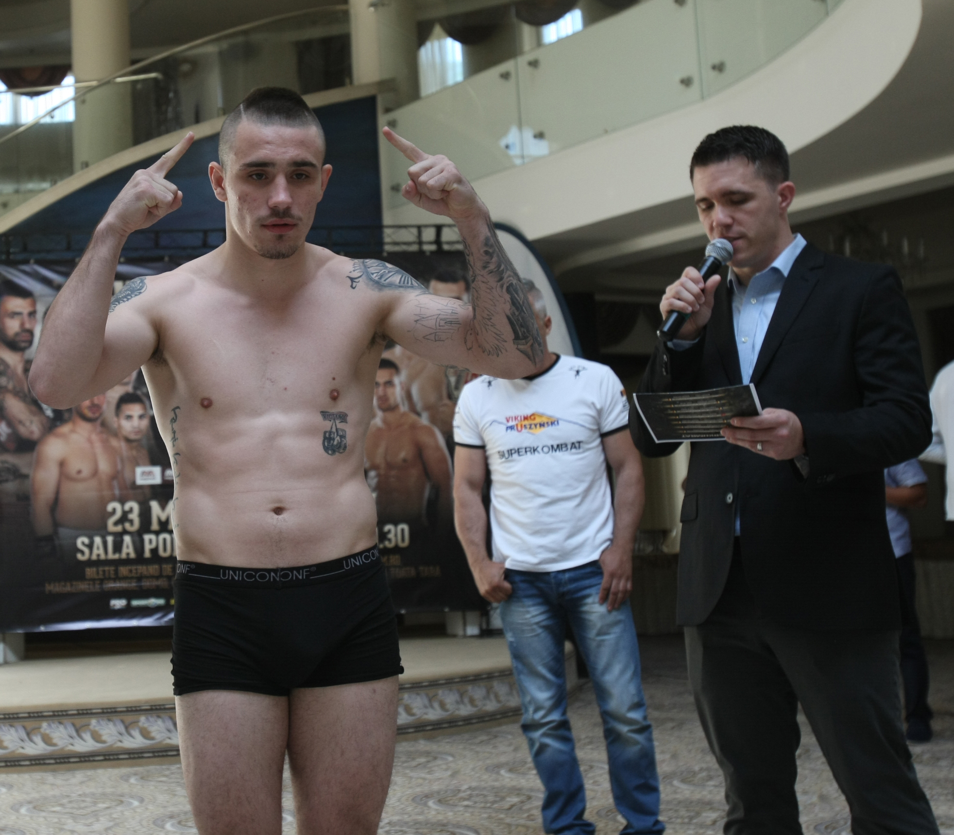 Luptătorii de la Superkombat București au trecut cu bine de proba cântarului oficial / GALERIE FOTO