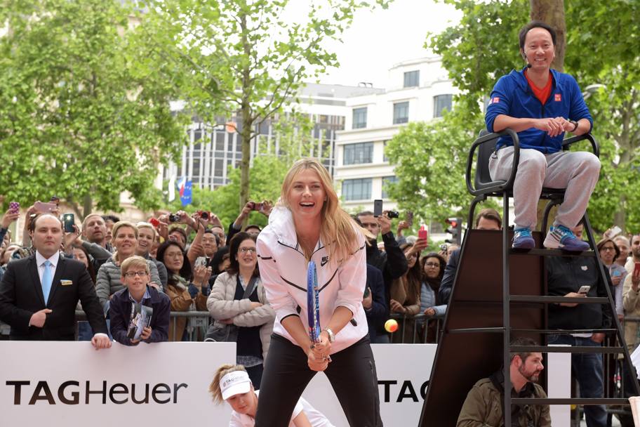 La Paris, rusoaica Maria Sharapova a dat în mintea copiilor / GALERIE FOTO