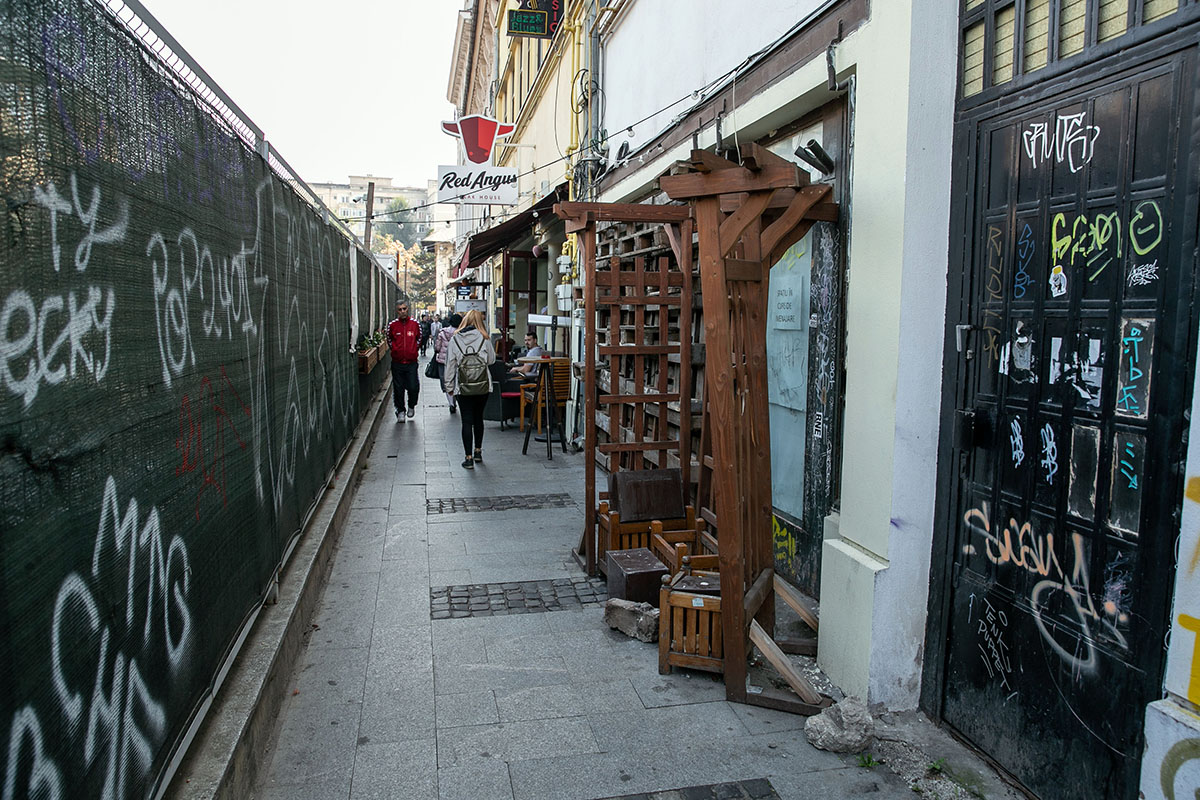 FOTOREPORTAJ | Fața murdară a Centrului Vechi din București, capitală vizitată anual de 1,2 milioane de turiști străini