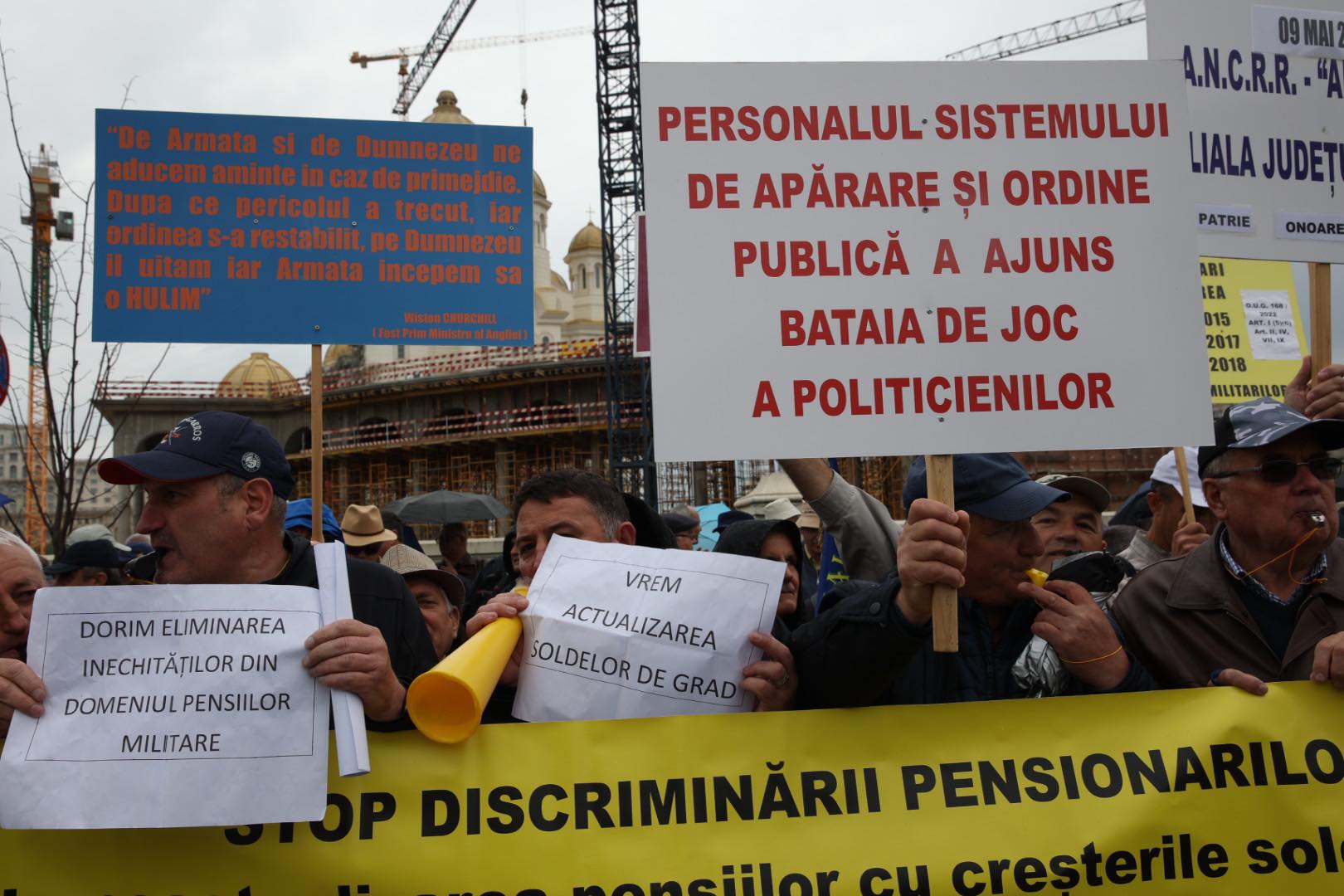 Pensionarii militari, protest la Bucureşti. Ei reclamă „incoerenţa legislativă şi discriminarea”