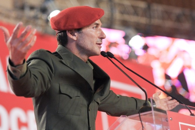 Galerie foto/ Radu Mazăre, cel mai excentric politician. A fost ba salvamar, ba faraon, James Bond sau Che Guevara!