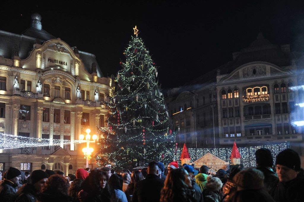 Spectacole, focuri de artificii, vin fiert, fasole cu ciolan și luminițe festive, de Ziua Națională în marile orașe