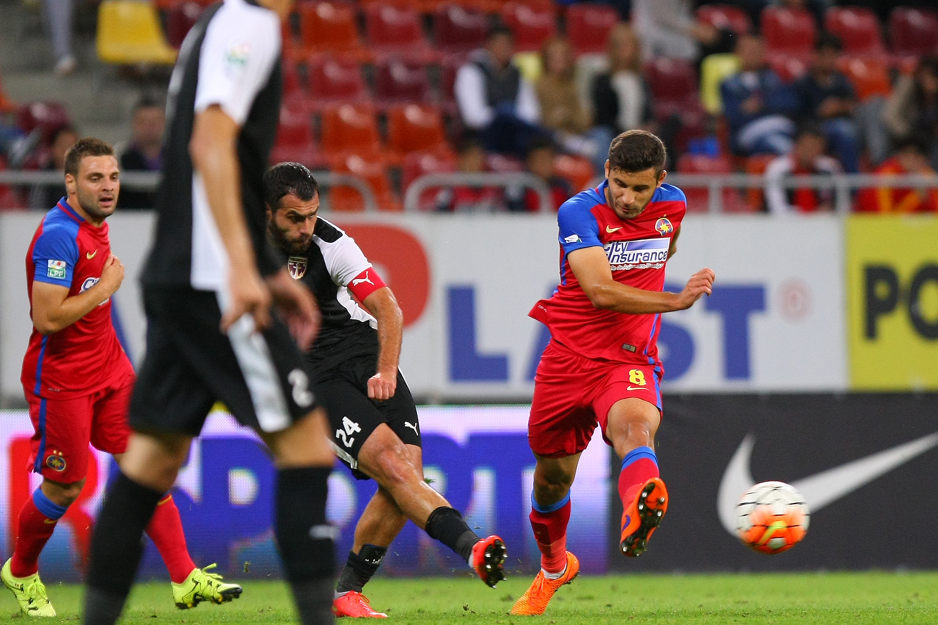 Liga I: Steaua - FC Voluntari 3-1. ^Hamroun, Chipciu și Stanciu l-au ridicat de pe bancă pe Rădoi, antrenorul fără licență al campioanei. Odată cu el, și pe ”principalul”-marionetă Țiți Dumitriu / GALERIE FOTO